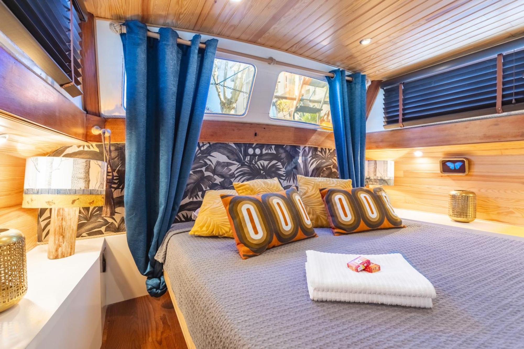 Botel Bateau Le Nubian Narbona